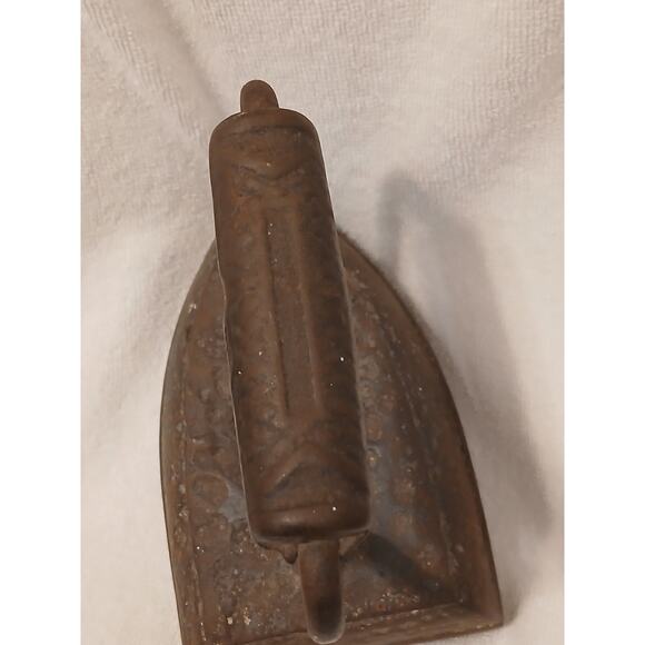 Sad Iron Antique Cast Flat Iron Rope Braid Grip Handle 8 Lb Ornate Brown 6" Inch - Picture 3 of 16